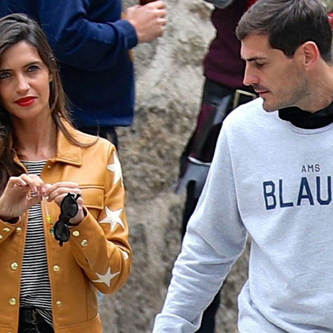 Iker Casillas no se separa de Sara Carbonero en el hospital