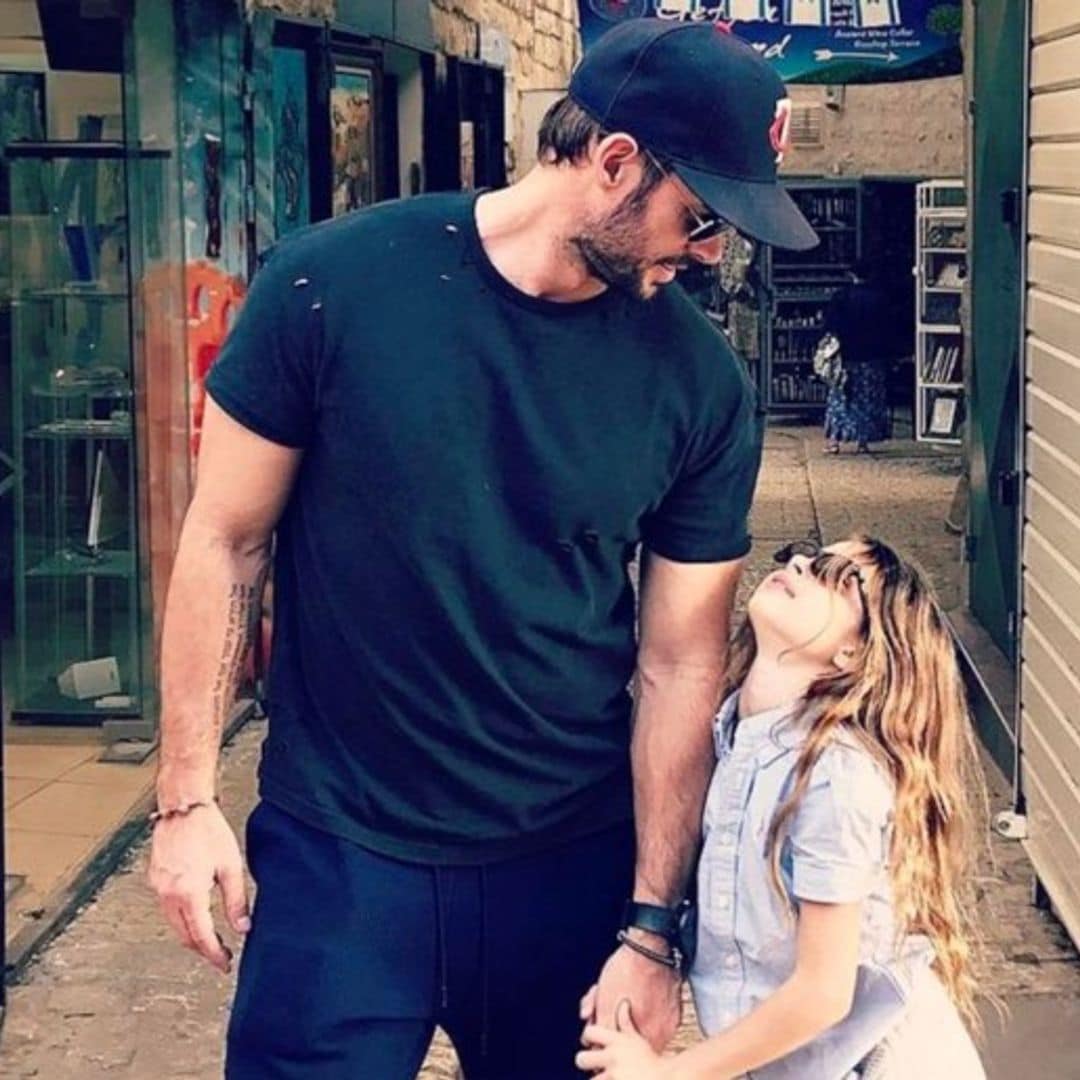 William Levy y su hija Kailey asisten juntos a un baile luciendo de lo más elegantes