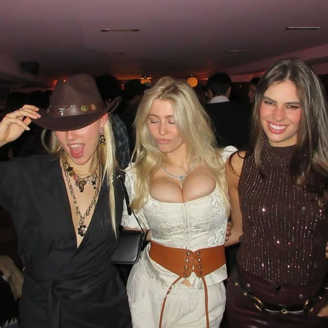 El posado de alto impacto de Clem, la hija de Claudia Schiffer, un clon de su madre a sus 21 años