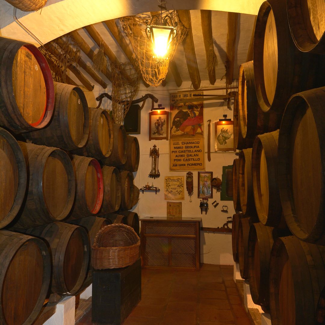 Barricas en el Museo del Anís de Rute