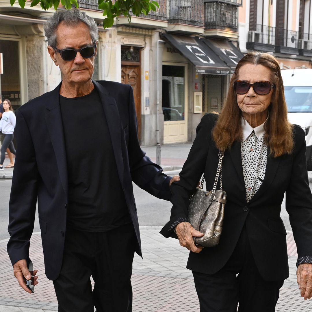 Ramón Arcusa, la otra mitad del Dúo Dinámico, se despide roto de dolor de su amigo Manuel de la Calva en la capilla ardiente
