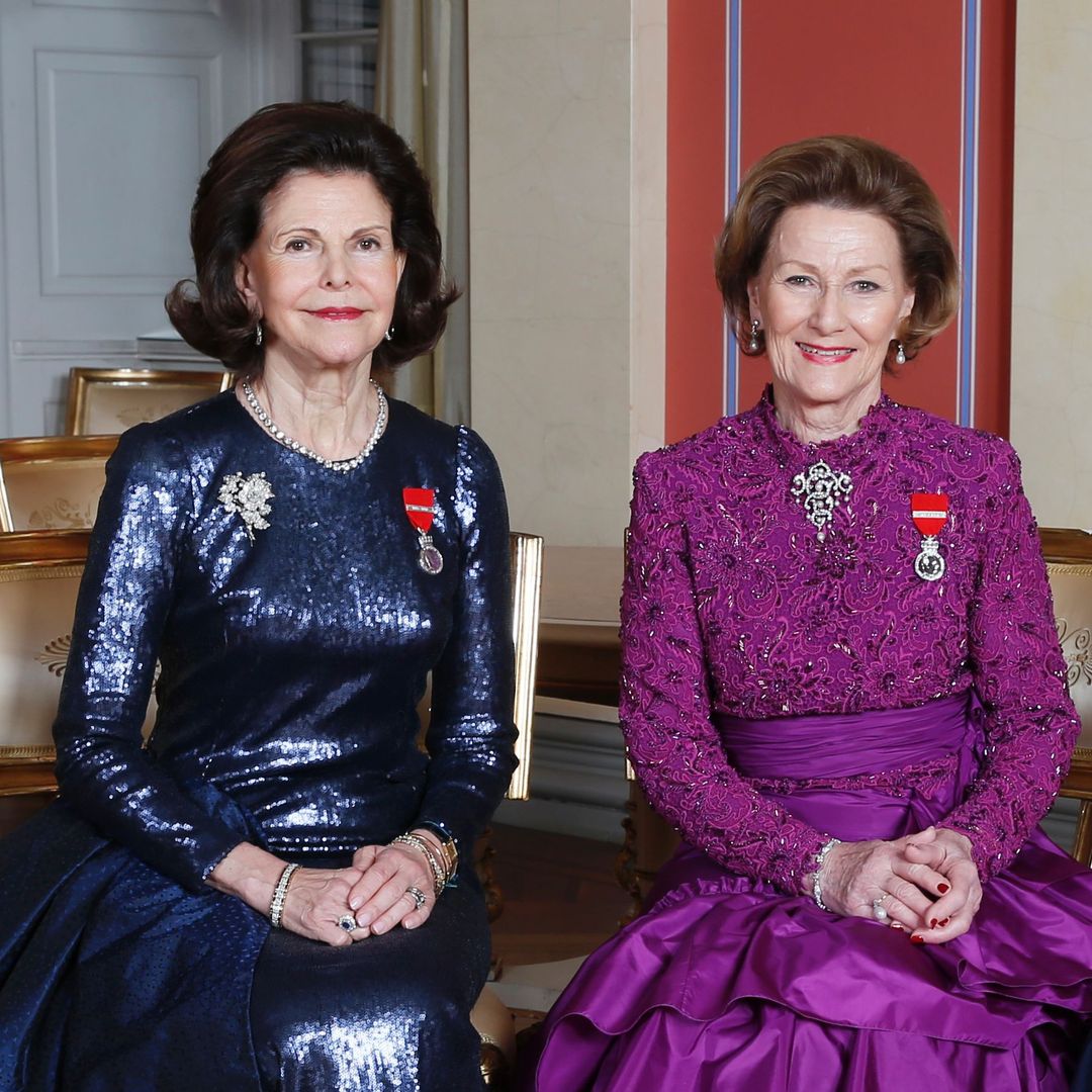 Silvia de Suecia tiende la mano a Sonia de Noruega en el año más difícil para la Familia Real: así es la estrecha amistad entre las Reinas