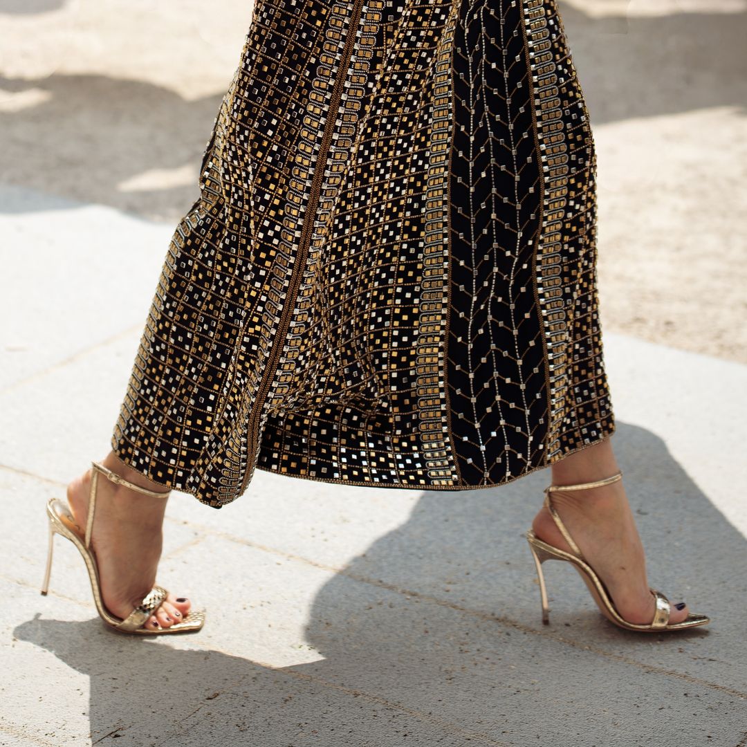 Aterrizan en Zara las sandalias doradas que estrenarás en primavera y no te quitarás hasta que pase el verano