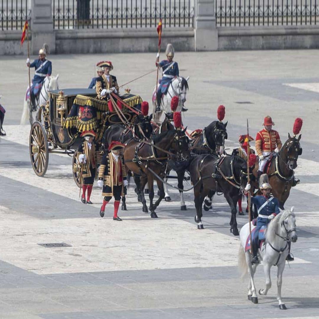 ¿Sabías que carrozas de los reinados de Isabel II y Alfonso XII se siguen usando en actos oficiales? Te contamos cuándo y quién viaja en ellas