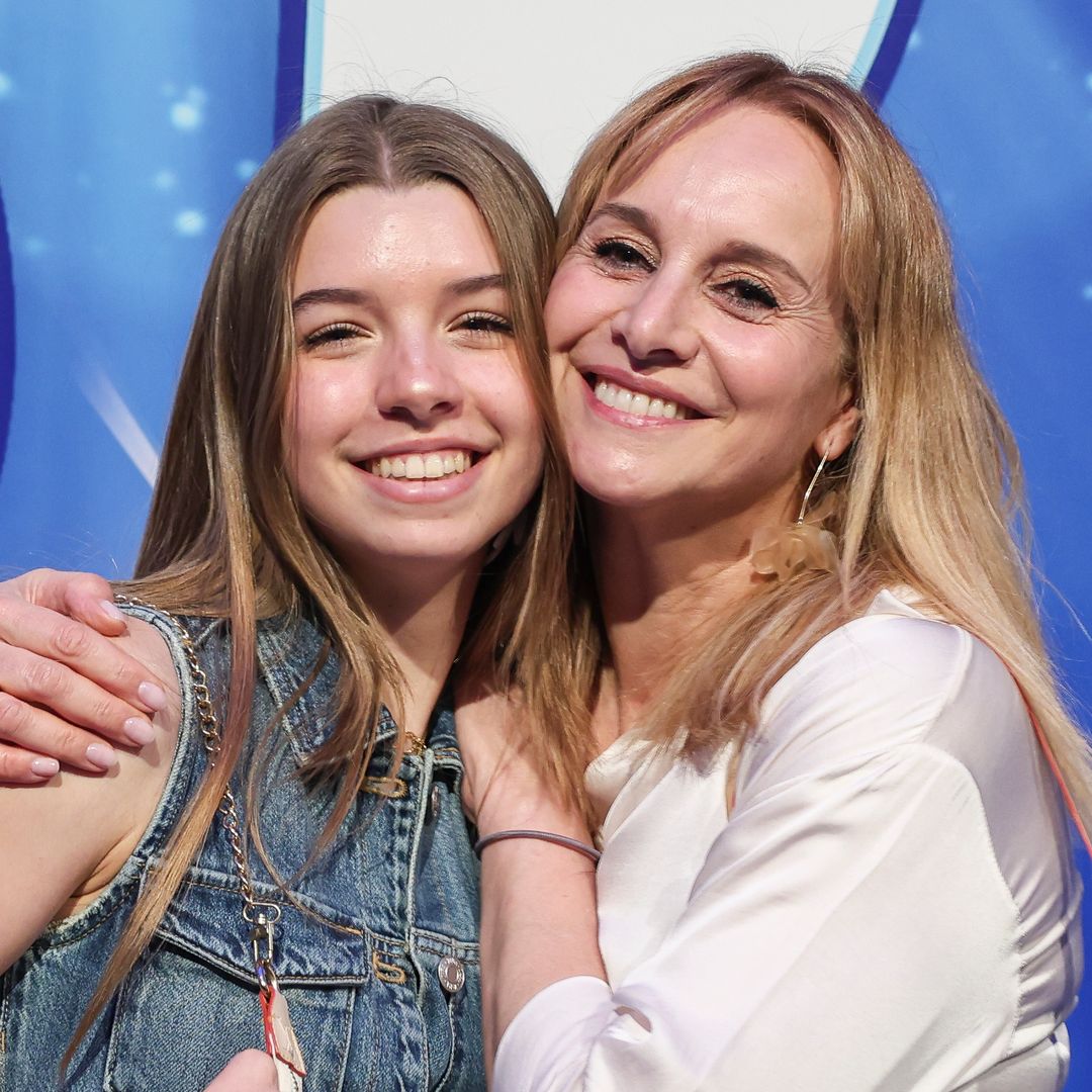 La actriz Mar Regueras con su hija Violeta en el photocall del 25 aniversario del musical de 'Mamma Mia' el 5 de abril de 2024 en Madrid