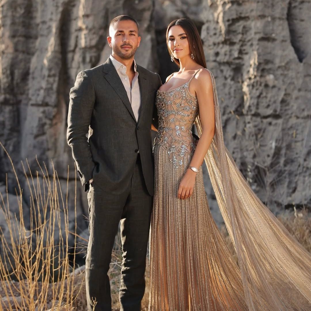 De color rosa arena, con miles de cristales bordados y capa: todos los detalles del look de preboda de Zein Qutami, nuera de Elie Saab