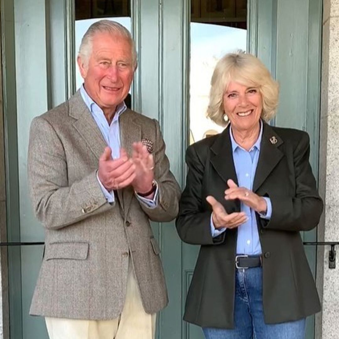 El príncipe Carlos y la duquesa de Cornualles se unen al aplauso solidario