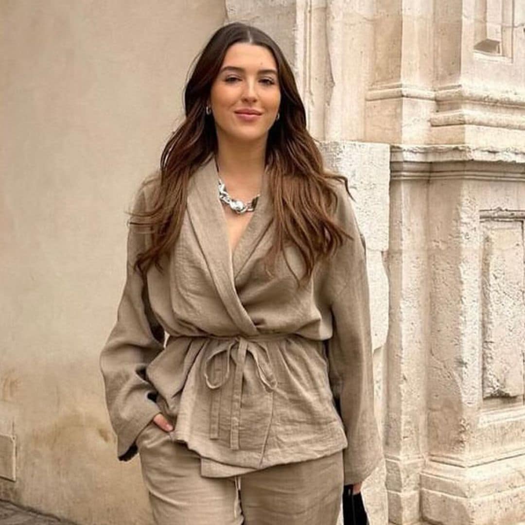 El relajado y sofisticado traje de kimono (de Zara) de Alba Díaz Martín, perfecto para Semana Santa
