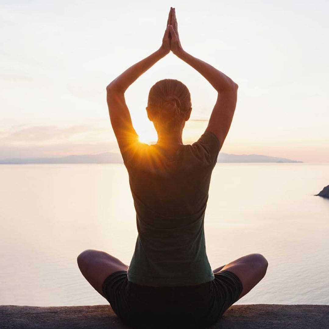 ¿Quieres hacer yoga a primera hora de la mañana? Prueba estas posturas
