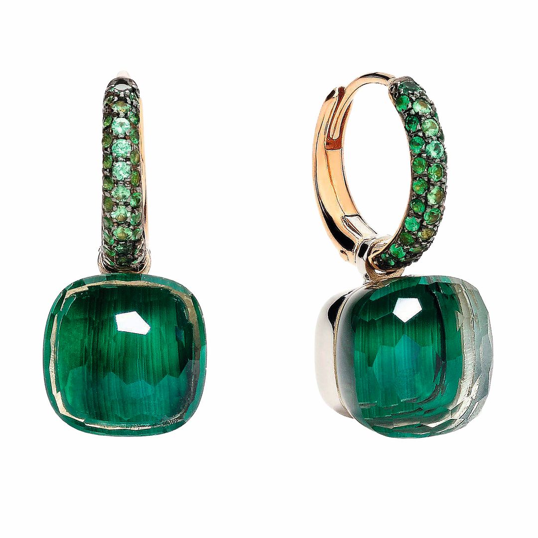 Pendientes de oro, malaquitas, prasiolitas y tsavoritas (5.000 €), de Pomellato