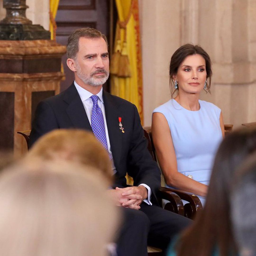 Los Reyes y sus hijas se rodean de ciudadanos excelentes en el aniversario de la proclamación