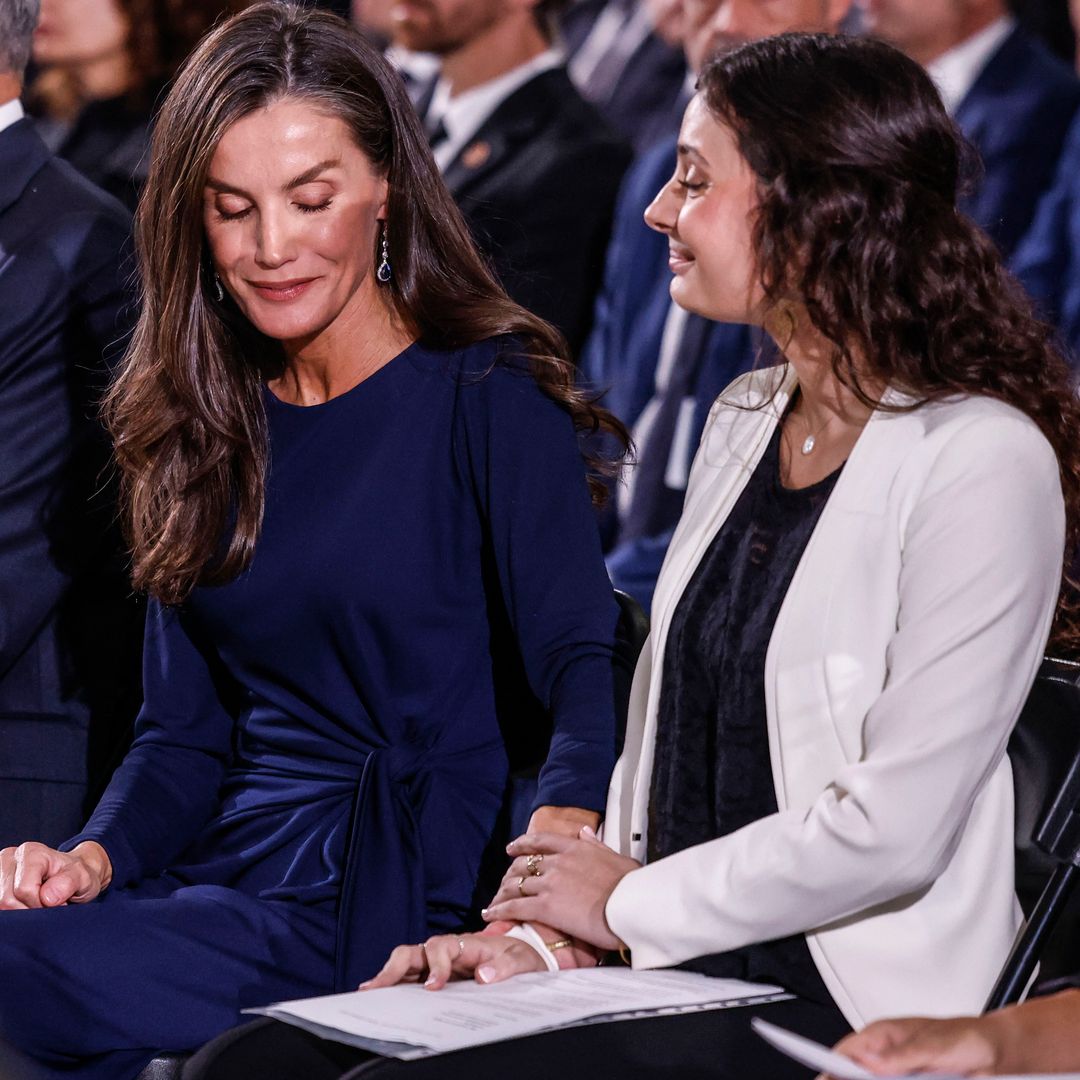 Don Felipe y doña Letizia presiden el homenaje más emotivo a las víctimas 