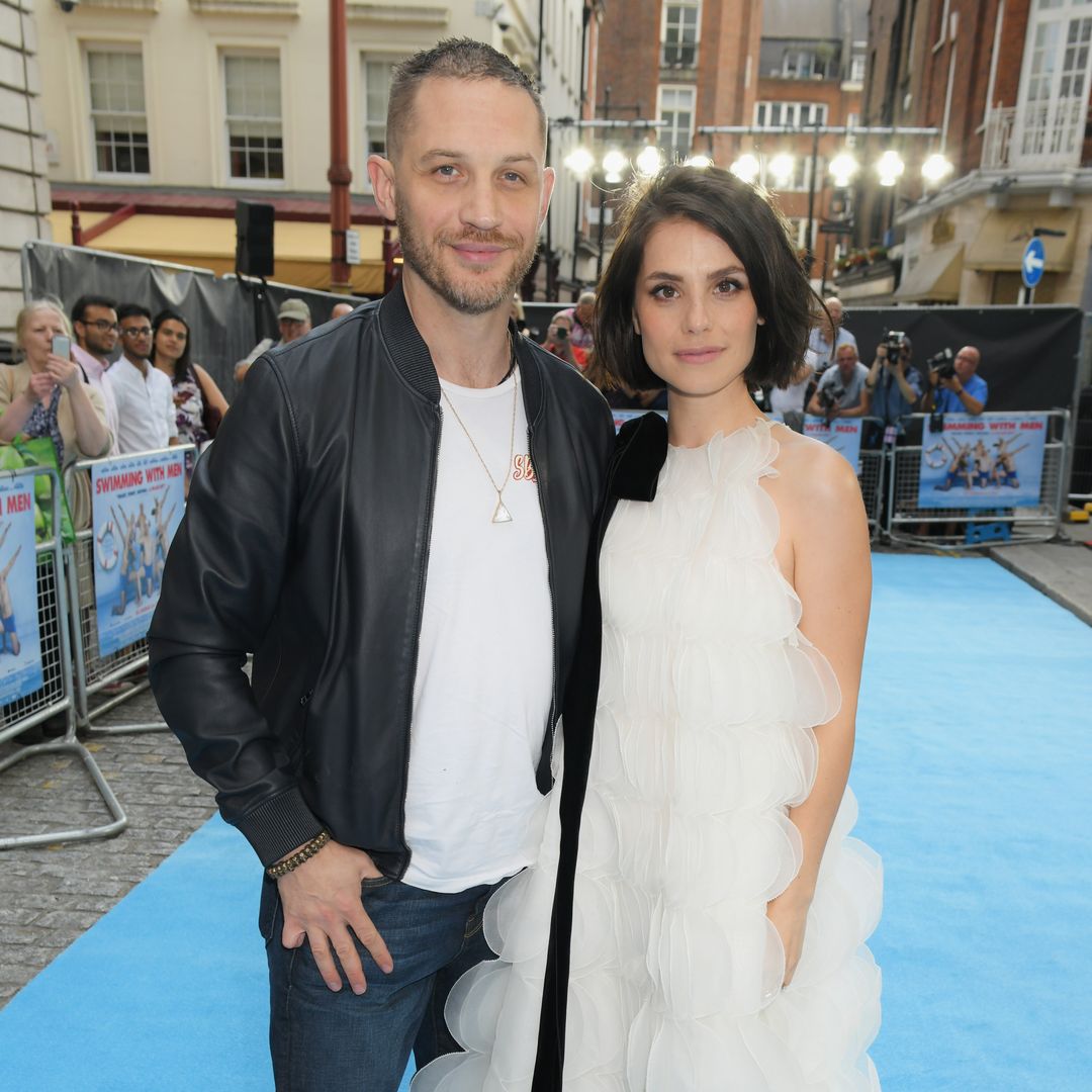  Tom Hardy y Charlotte Riley el día de su aniversario, el 4 de julio de 2018 en Londres 