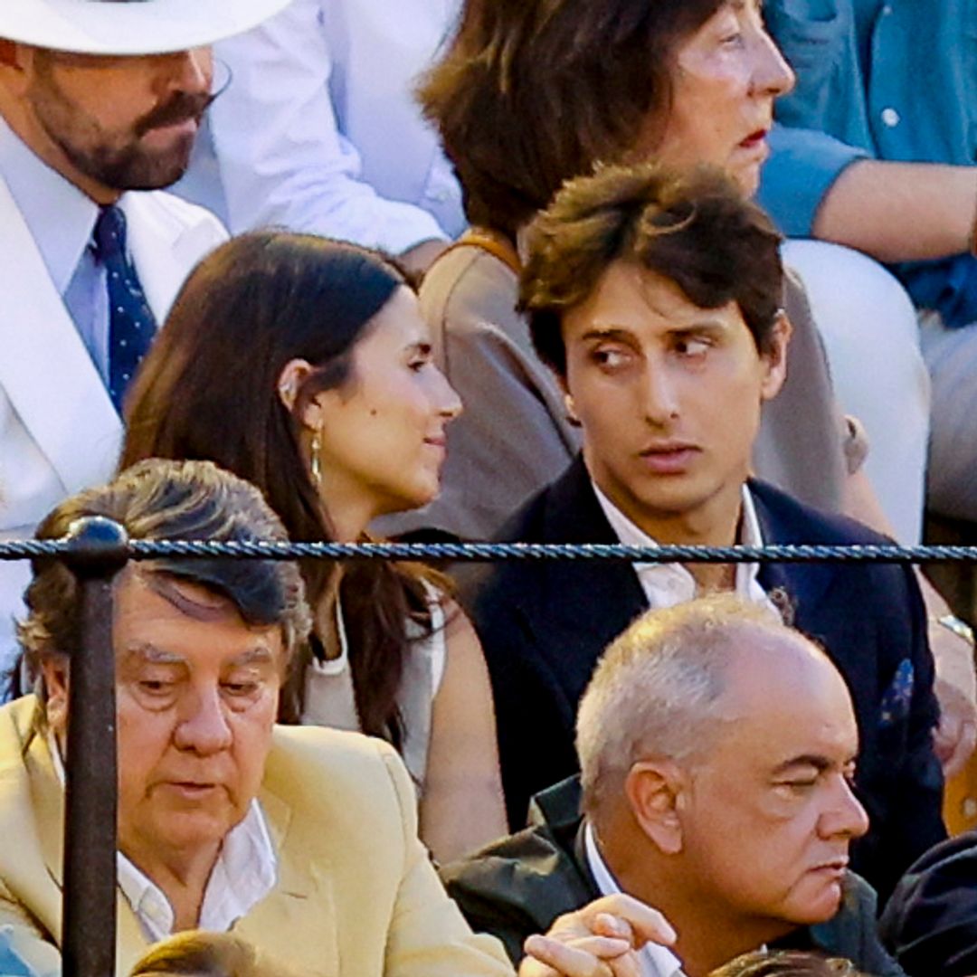 Tana Rivera y Roca Rey viendo la corrida en la Plaza de la Maestranza de Sevilla el 4 de junio de 2026