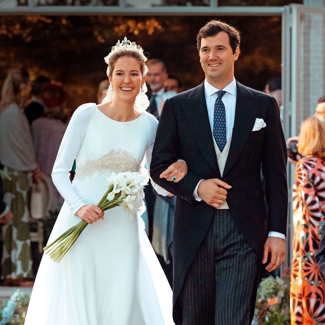 Recordamos el vestido de novia de Victoria López-Quesada y su tiara histórica en la boda que reunió a la realeza española hace un año