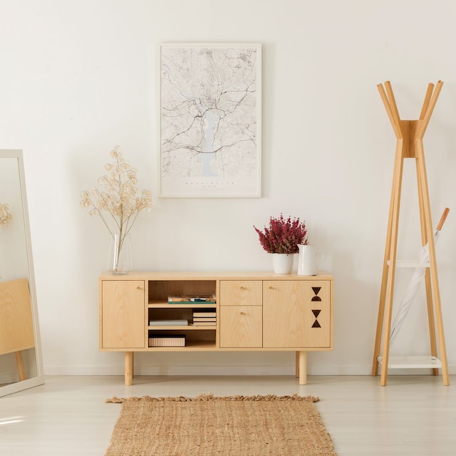 Mueble bajo de madera para recibidor