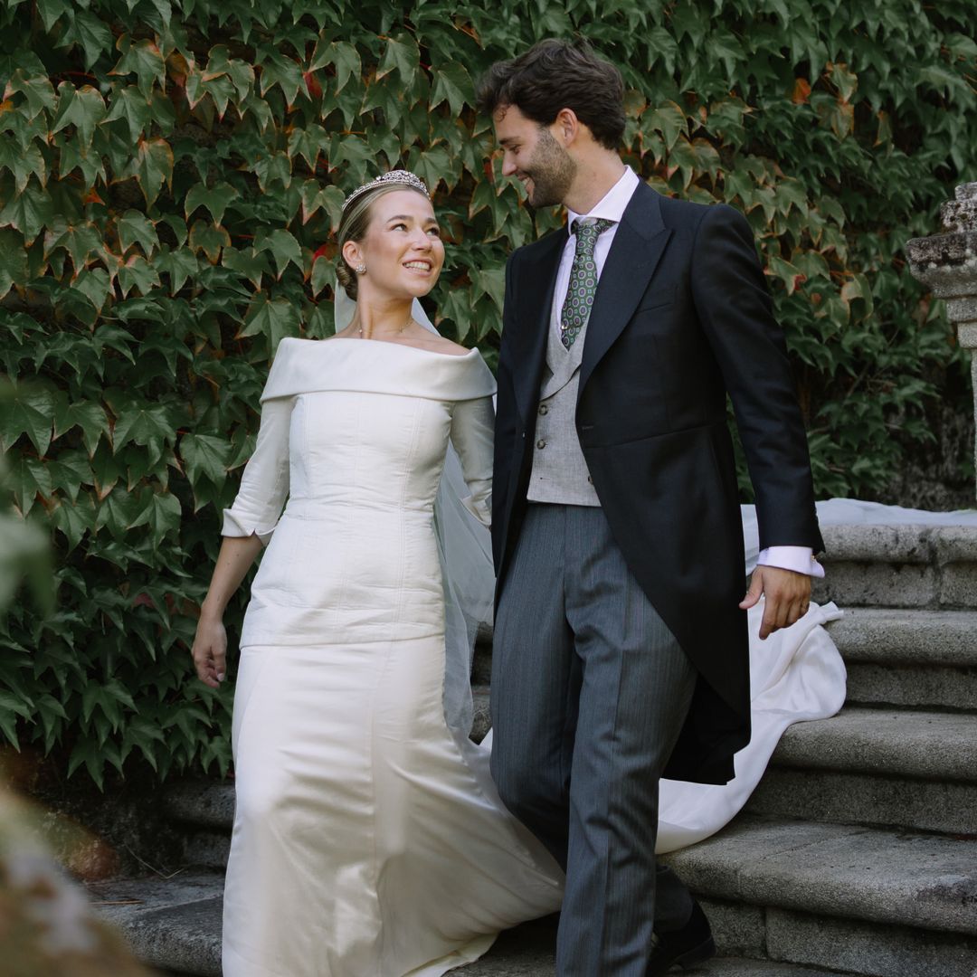 Entramos en la boda de la 'influencer' Carlota Grande: un vestido con la tela del de su madre, una tiara creada en tiempo récord y un pazo con jardines italianos