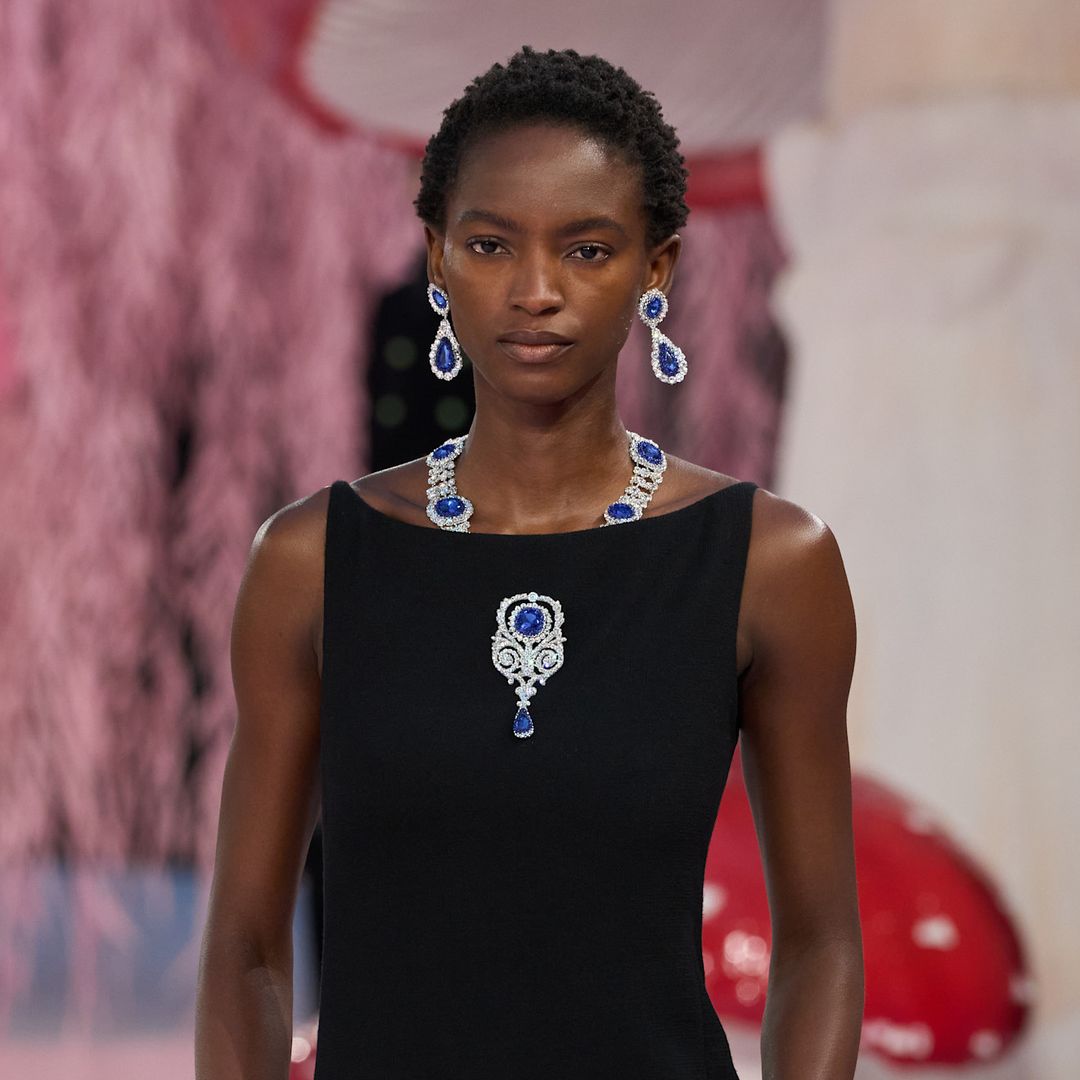 Estos son los diseñadores que se han inspirado en las joyas del Louvre durante la Semana de Alta Costura