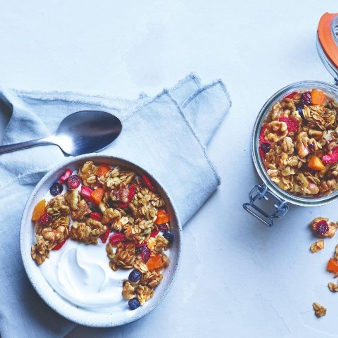 Granola de nueces y frutos rojos