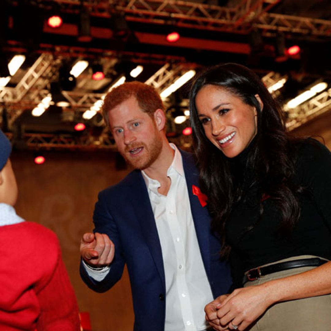 Meghan Markle se da un baño de masas en su primer acto oficial como 'princesa' junto a Harry