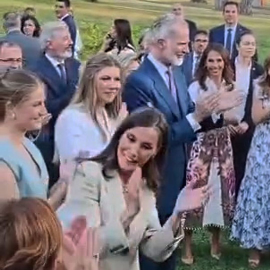 La imagen que nadie esperaba de la Familia Real: Felipe VI y doña Letizia bailan con Leonor y Sofía en una escena inédita