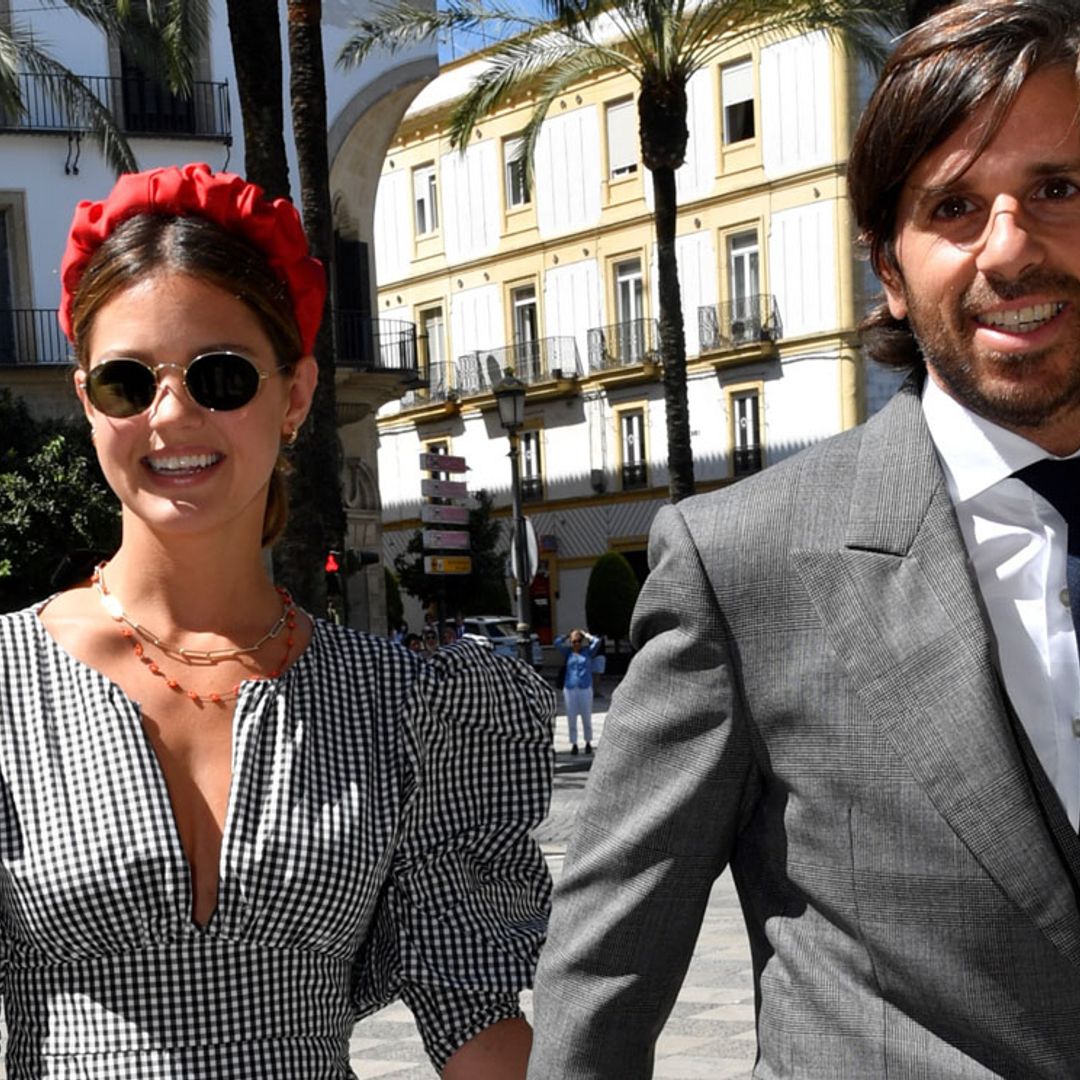 Isabelle Junot, una invitada muy 'cool' con vestido vichy y accesorios coordinados