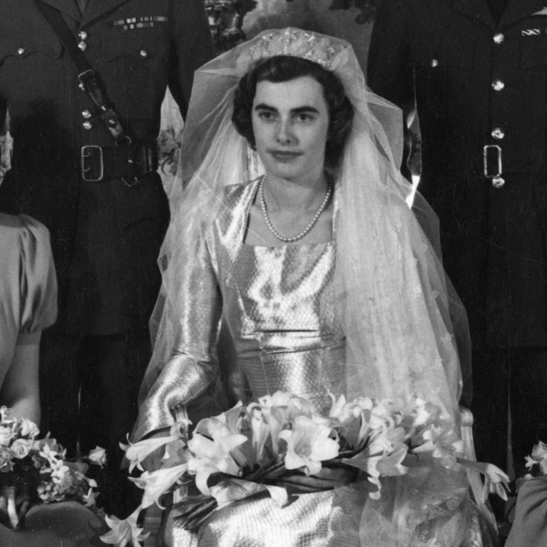 La boda de la prima 'feroz' de Isabel II que destapó su romance con Felipe de Edimburgo: una tiara de estrellas y 3 princesas como damas de honor