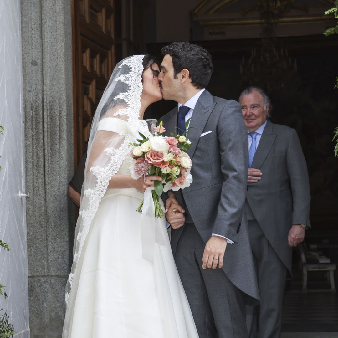 La familia García Obregón se reúne en la boda de Marta e Iago: todos los detalles del enlace celebrado en La Granja