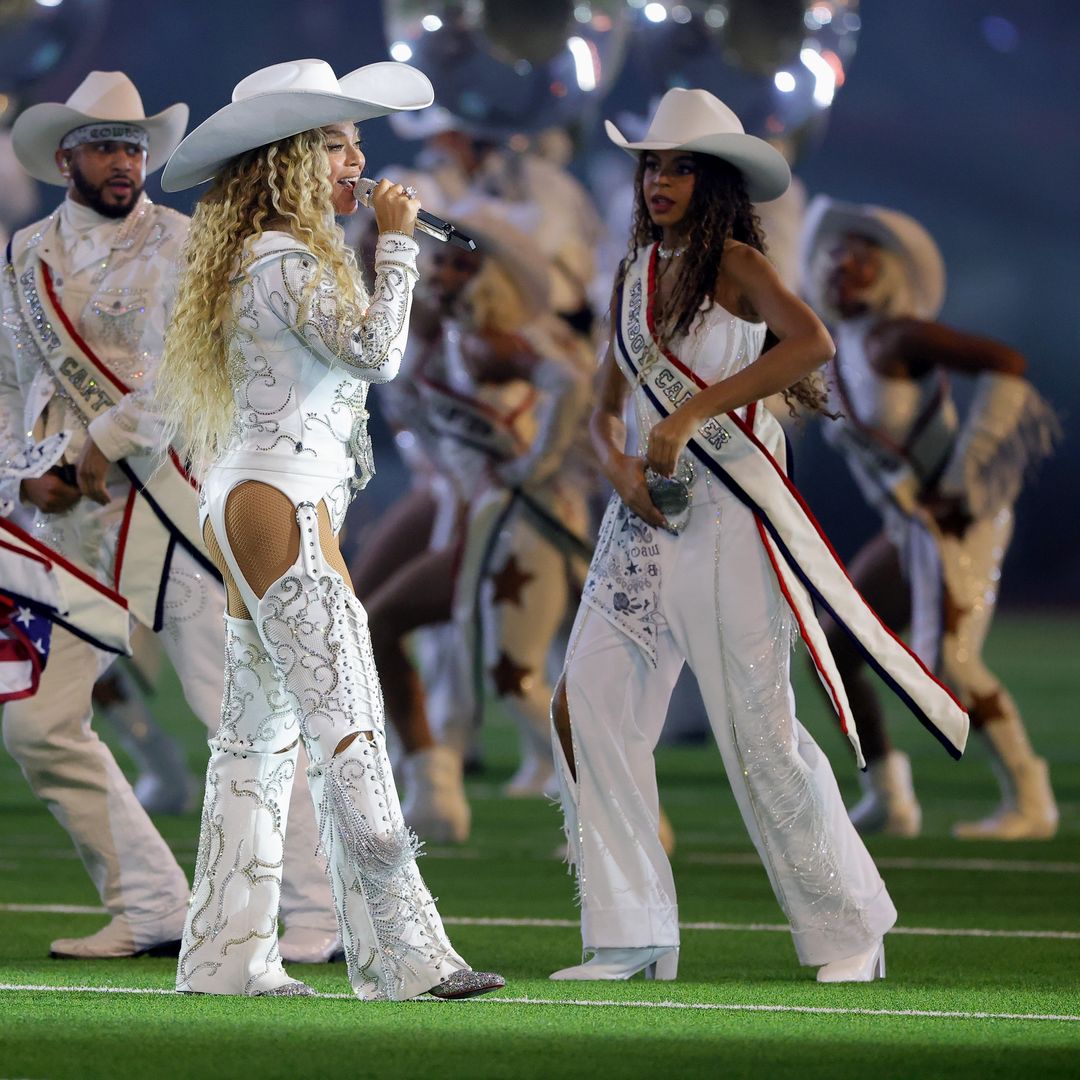 Beyoncé y su hija, Blue Ivy, coordinan sus looks 'cowboy' en un concierto histórico
