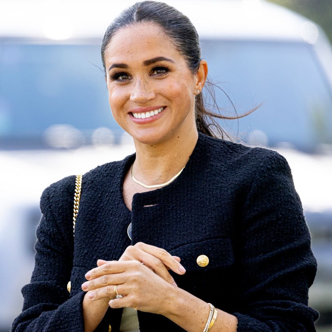 Romántica y desafiante: la nueva colección con la que Meghan Markle se abre paso en medio del escándalo del príncipe Andrés