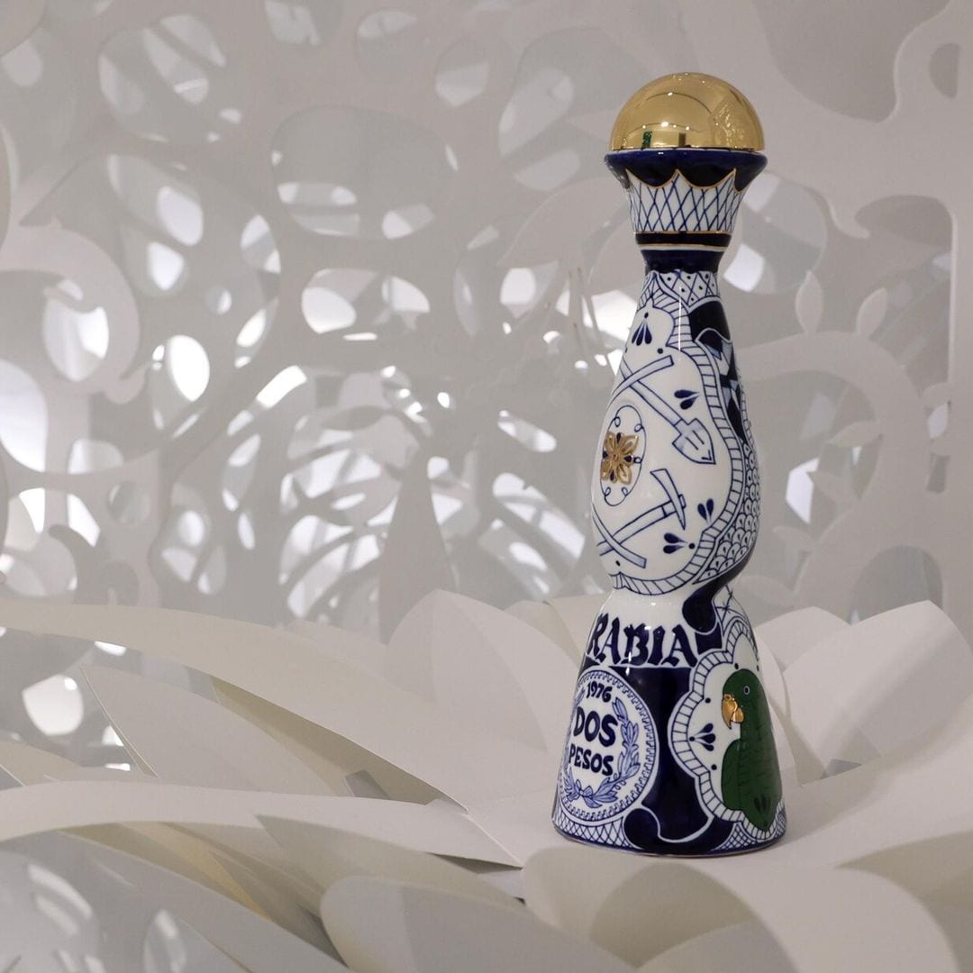 La creatividad del artista contemporáneo Eduardo Sarabia llega al mundo tequilero