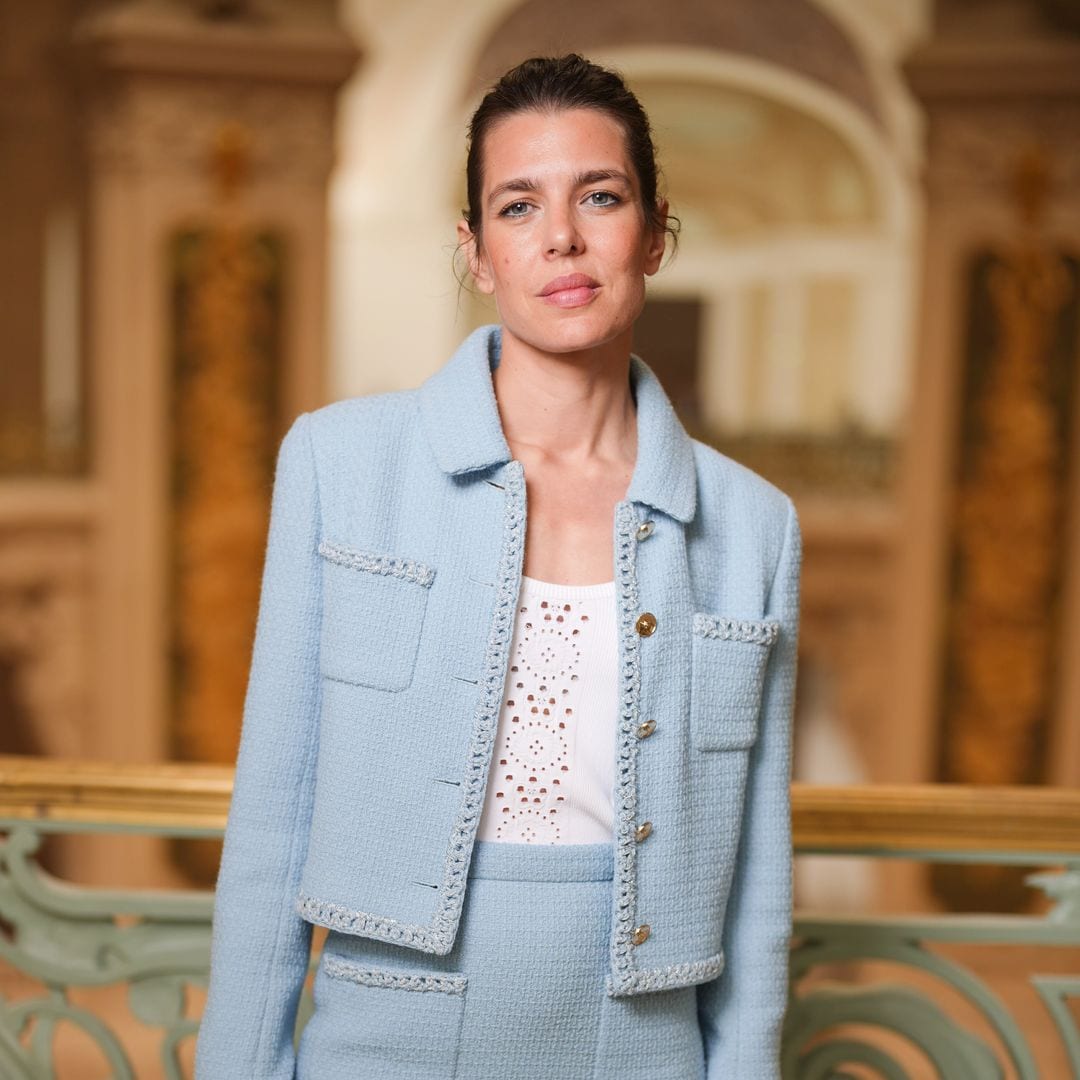 Carlota Casiraghi, impresionante en la Alta Costura de Chanel con un look clásico de minifalda y bailarinas