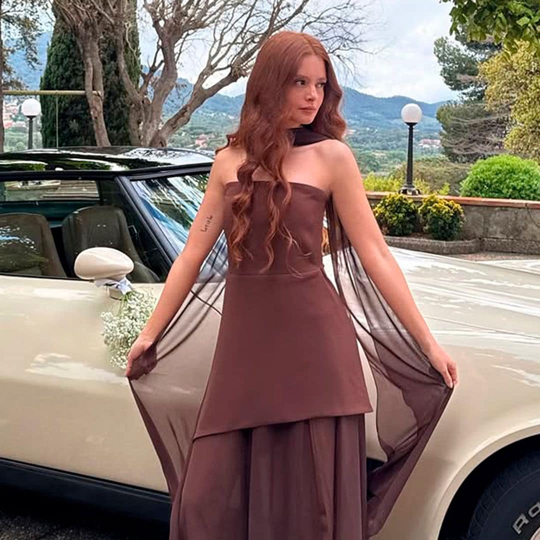 Estas 4 invitadas españolas nos han hecho desear llevar un look con capa a nuestra próxima boda