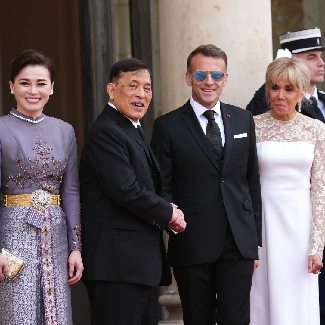 La reina Suthida deslumbra ante Emmanuel y Brigitte Macron con un espectacular collar de diamantes en la cena de Estado en París: todas las fotos