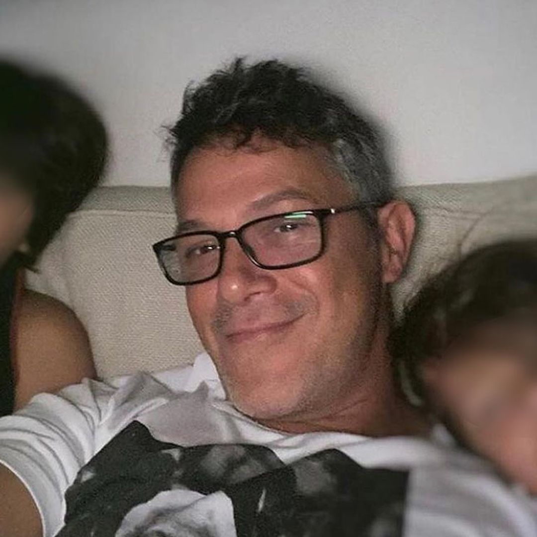 ¡Apunta maneras! Alejandro Sanz presume de su pequeño pianista, su hijo Dylan
