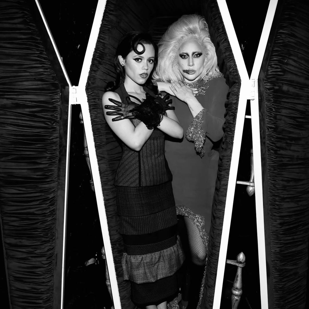 Jenna Ortega posa junto a Lady Gaga