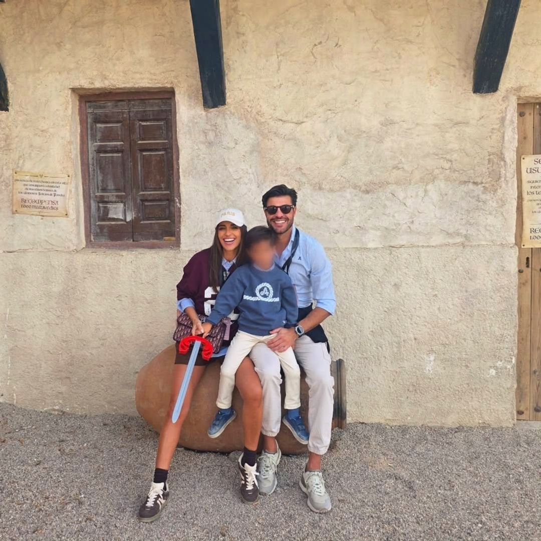Miguel Torres, Paula Echevarria y su hijo.