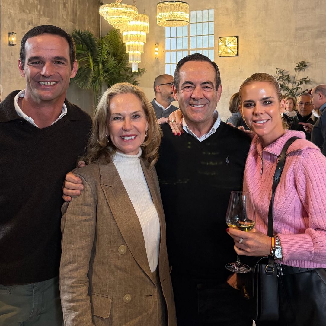 José Bono celebra sus 75 años con una fiesta sorpresa: de la tarta de sus nietos al baile con su exmujer