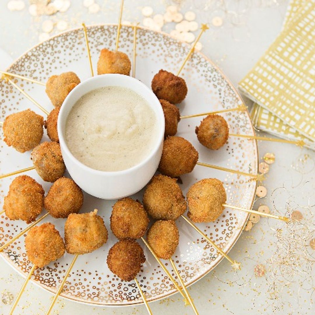 Champiñones empanados con salsa de cabrales