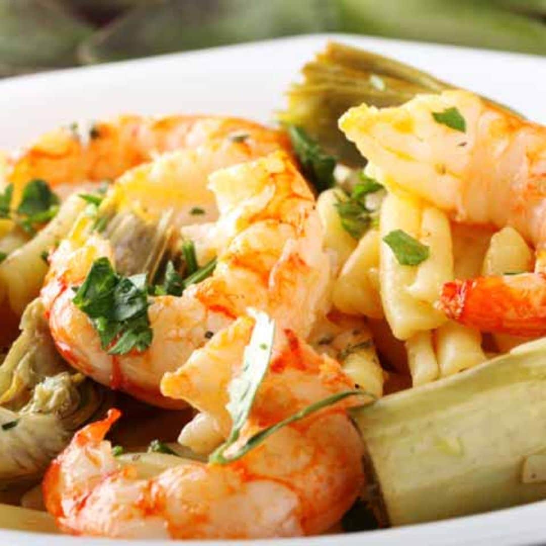 Alcachofas con gambas y pasta