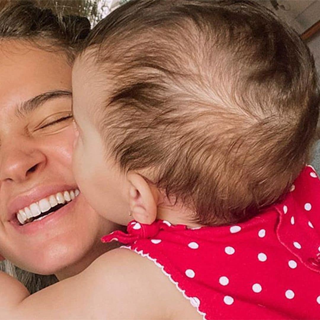 Tenemos la prueba de que Laura Escanes y la pequeña Roma ¡ya comparten armario!