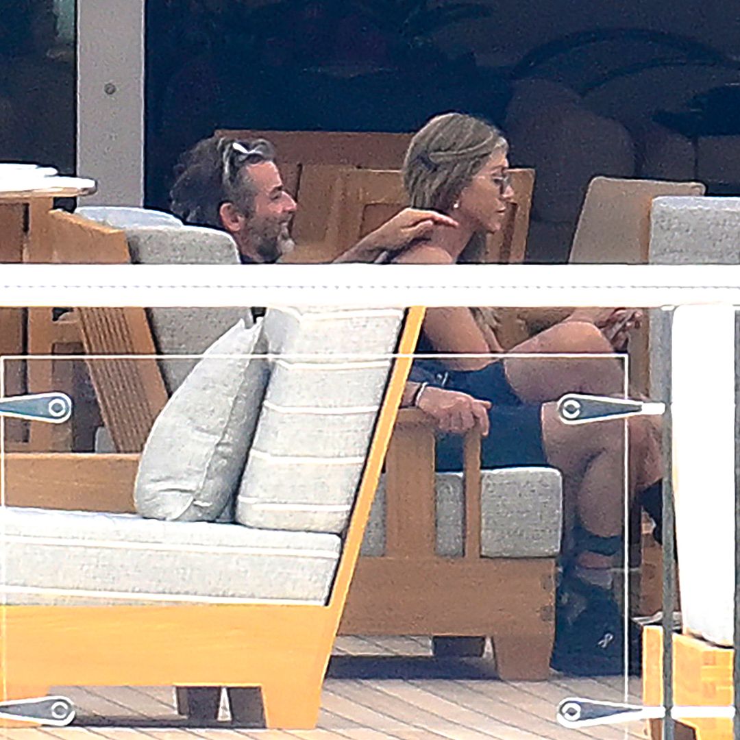 Las fotos más reveladoras de Jennifer Aniston y su novio, el gurú del amor Jim Curtis, en Mallorca