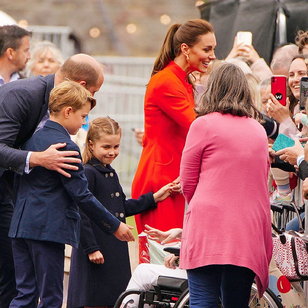 George y Charlotte de Cambridge conquistan Cardiff junto a sus padres en su primera visita oficial a Gales