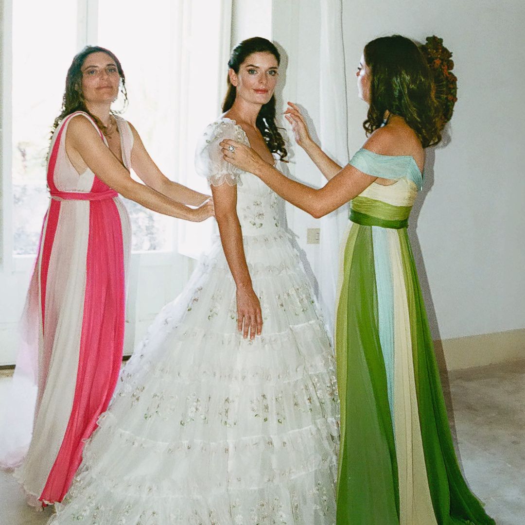 Dos vestidos de alta costura hechos por su madre, fibras ópticas y un guiño oculto a su nombre