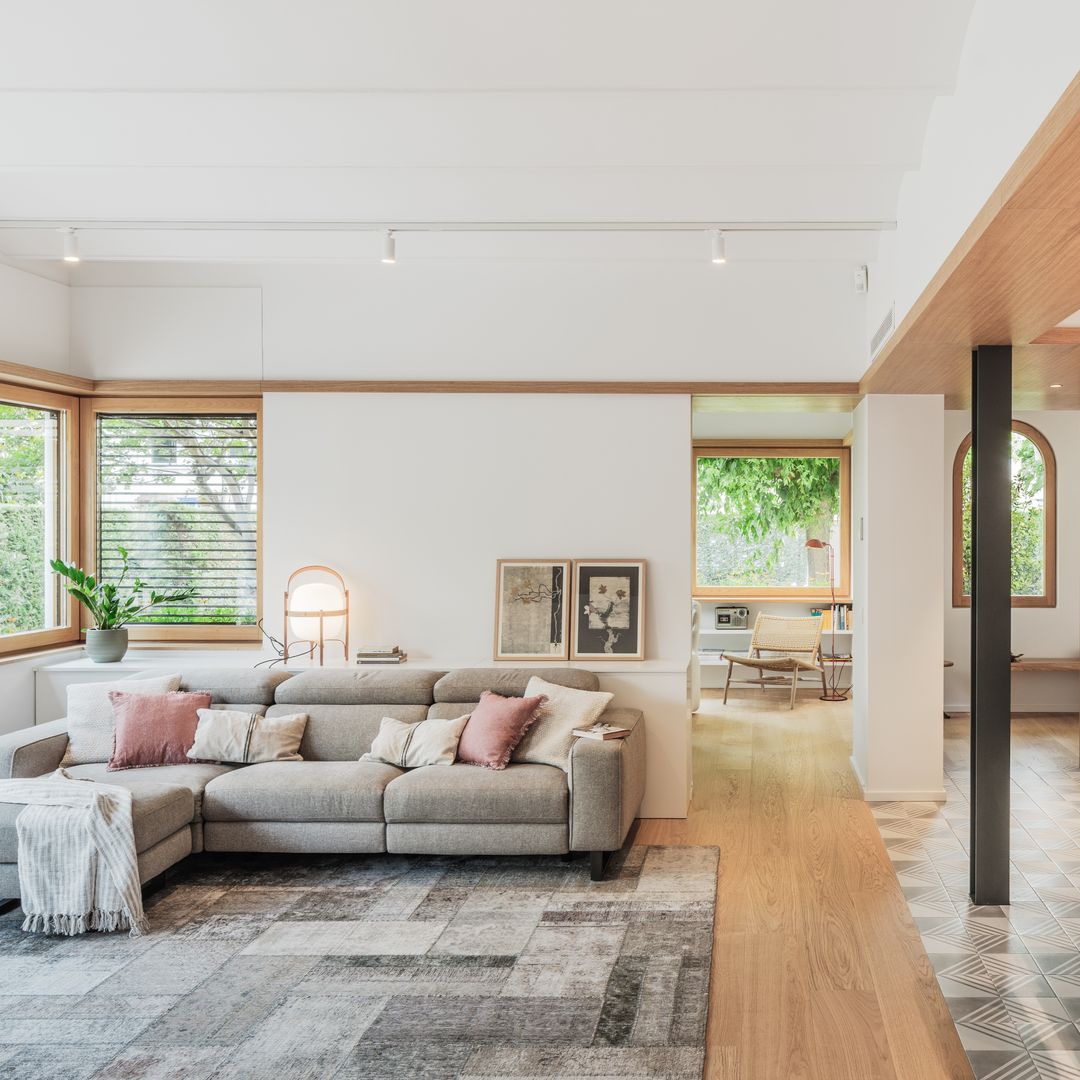 Cómo transformar una casa novecentista en un hogar del siglo XXI: estilo moderno manteniendo el carácter y espíritu original