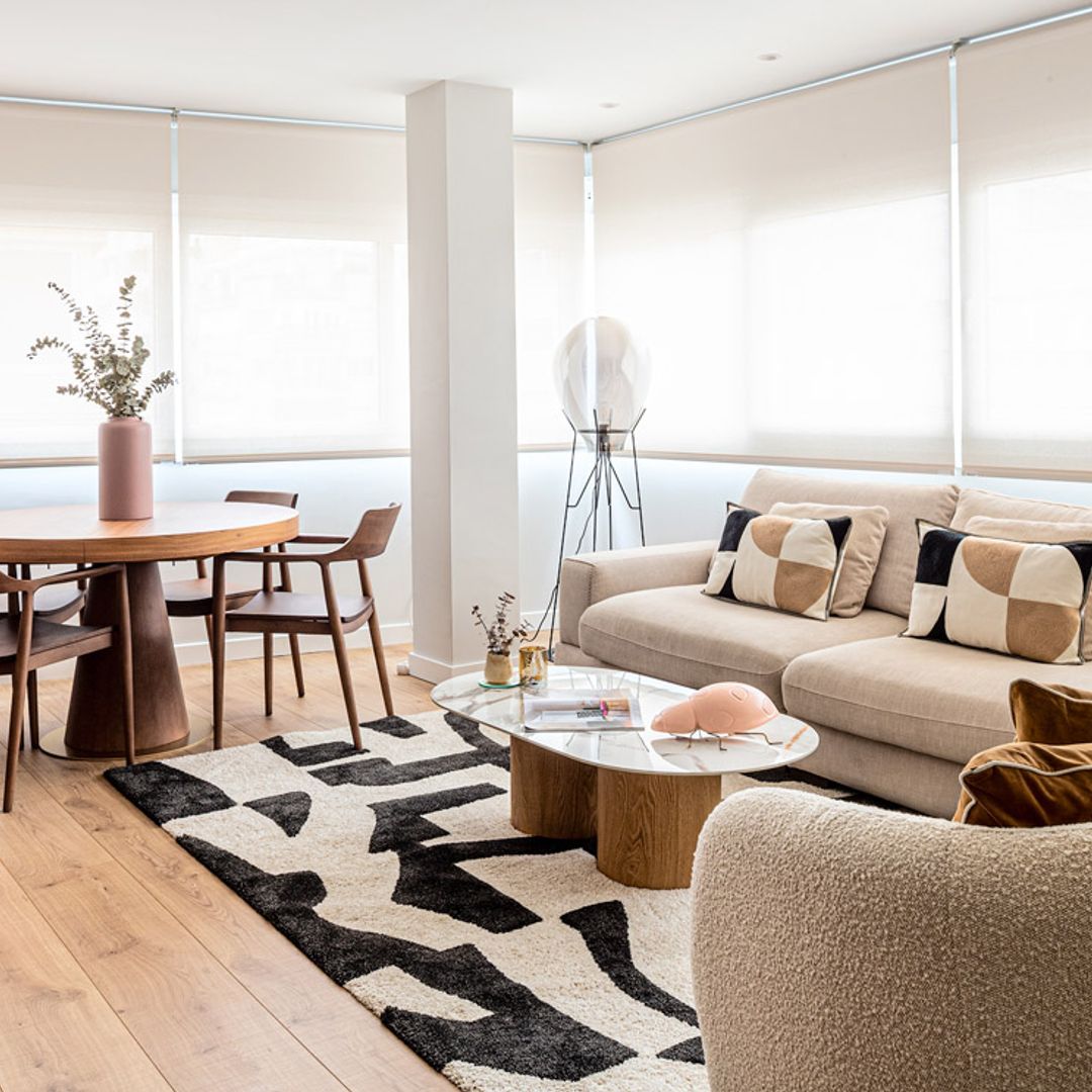 Un piso en Almería con una lograda decoración de interiores ecléctica y muy contemporánea