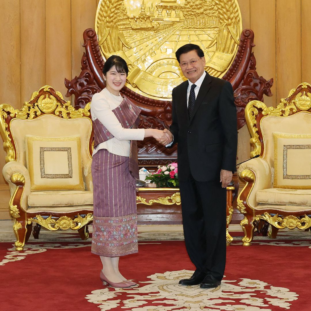 Aiko de Japón da un paso al frente en su primer viaje oficial mientras la ley que rige su futuro sigue estancada