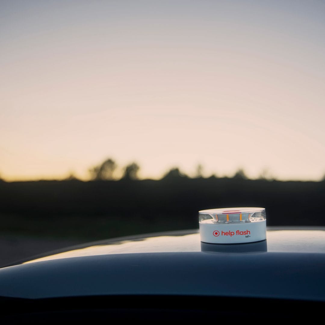 Luces V-16 obligatorias desde 2026: todo lo que debes saber sobre la nueva normativa de seguridad vial en España