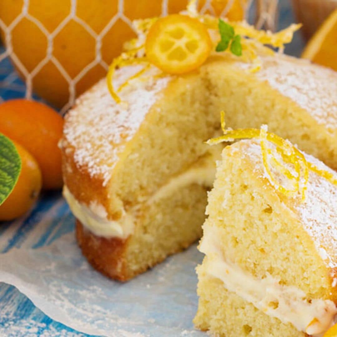 Bizcocho de naranja relleno de crema pastelera