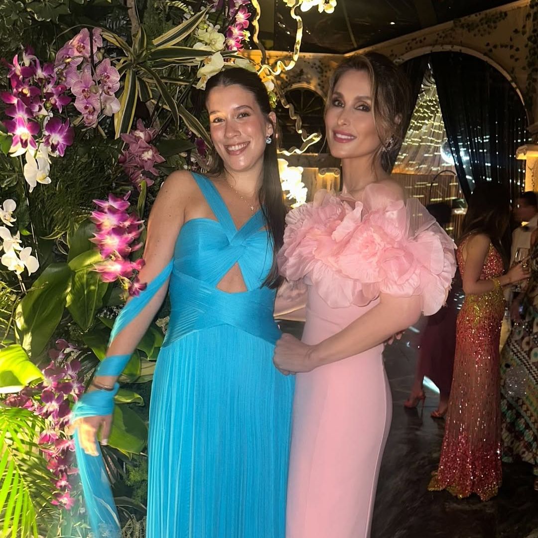 Paloma Cuevas desvela el vestido rosa con flores XXL que llevó a la boda Hochschild en Cartagena de Indias